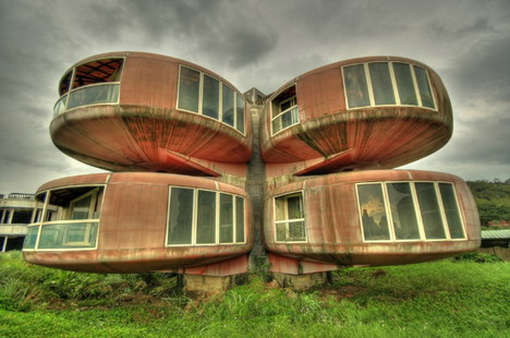 the_ufo_house_in_sanjhih_beautiful_architecture_photography