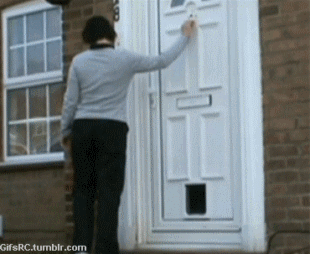 whos_knocking_door_funny_animated_image