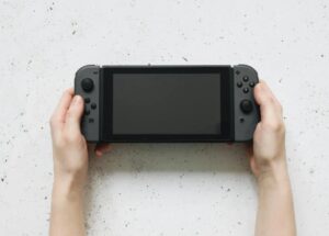 can-handhelds-compete-with-mobile-gaming